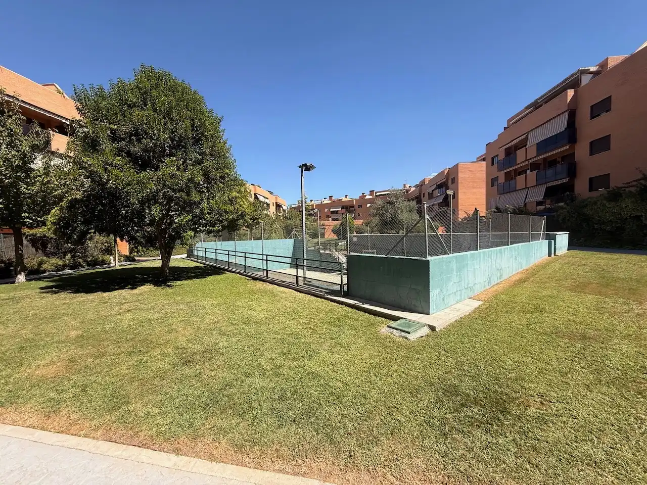 Vista exterior de Àtic de lloguer en Yebes amb Aire condicionat, Terrassa i Traster