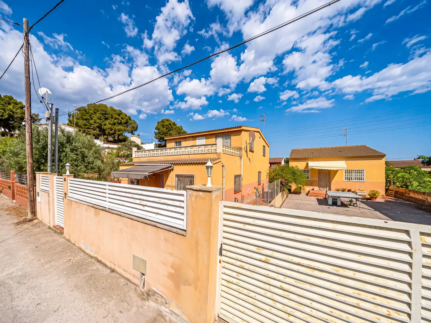 Vista exterior de Finca rústica en venta en Vilanova i la Geltrú con Aire acondicionado, Calefacción y Jardín privado