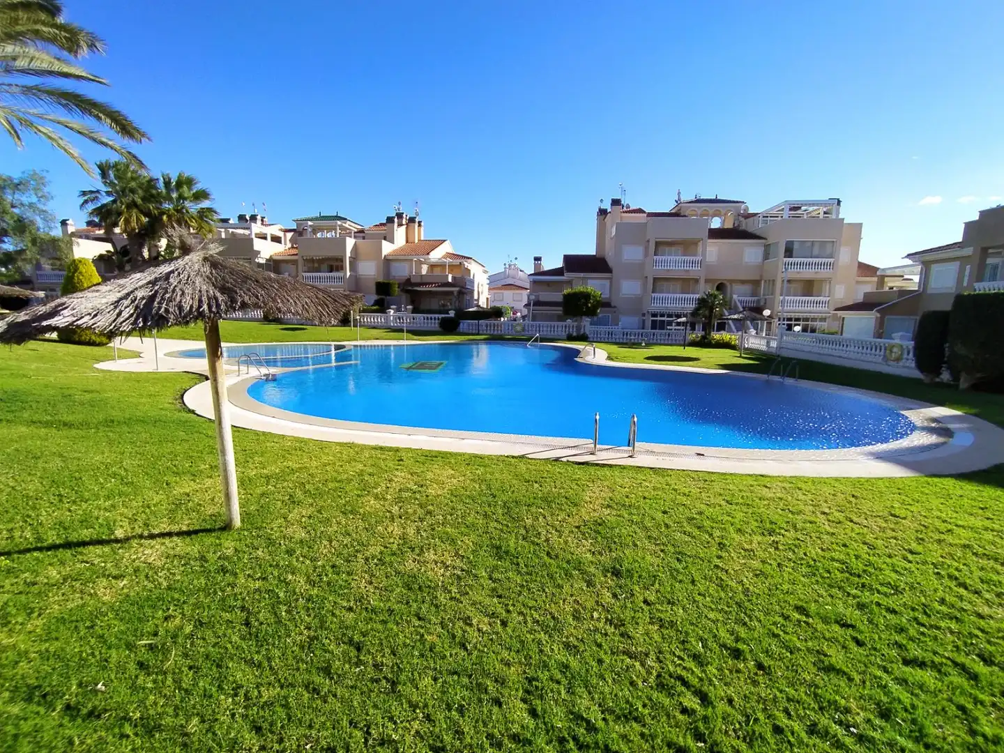 Piscina de Dúplex en venta en Orihuela con Aire acondicionado, Piscina y Amueblado