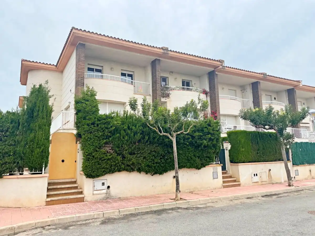 Vista exterior de Casa o xalet en venda en Santa Bàrbara amb Terrassa