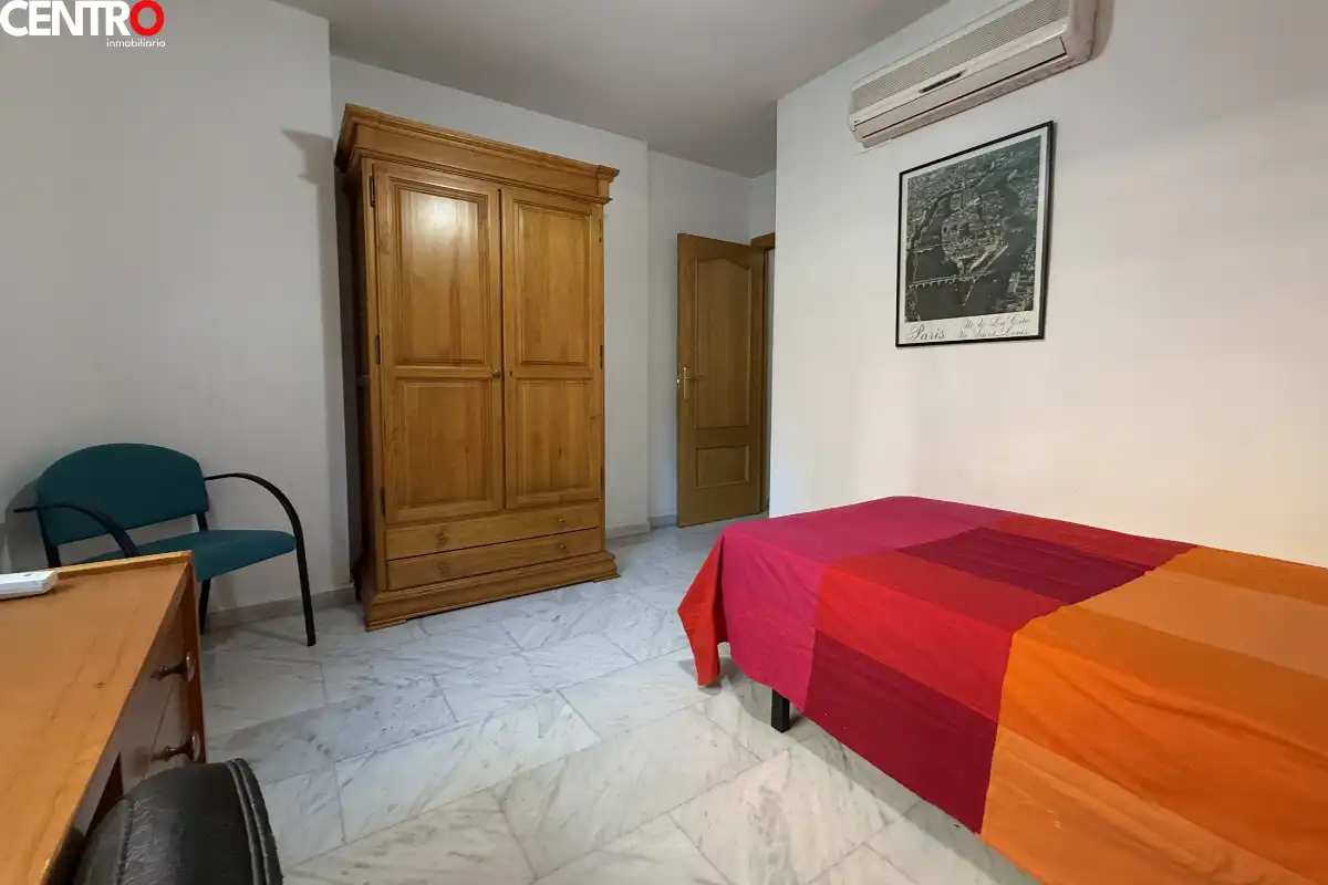 Habitación de Piso en venta en Granada con Aire acondicionado, Calefacción y Jardín privado