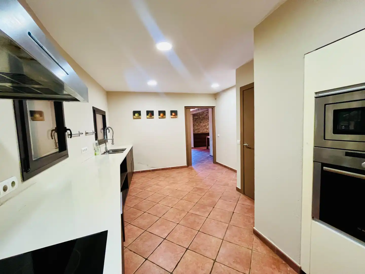 Küche von Country house zur Miete in Fornells de la Selva mit Heizung, Privatgarten und Ofen