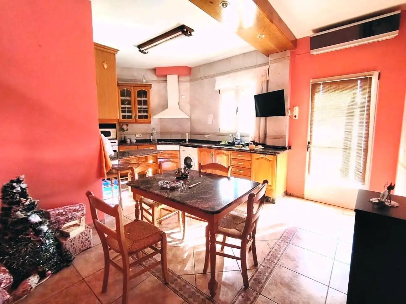 Cuina de Casa o xalet en venda en La Font de la Figuera amb Aire condicionat i Terrassa