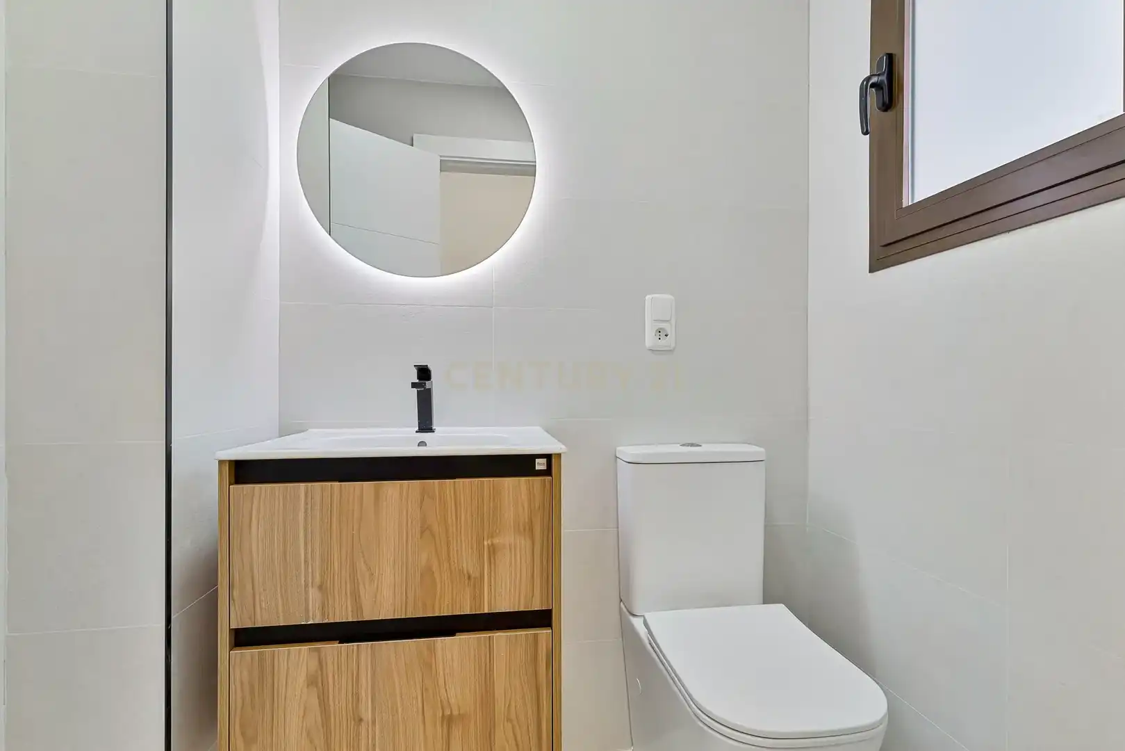 Baño de Casa adosada en venta en Casares con Jardín privado, Trastero y Horno