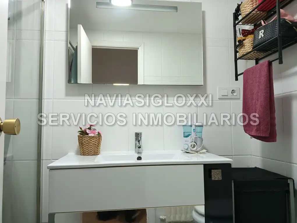 Baño de Piso en venta en Redondela con Calefacción y Amueblado