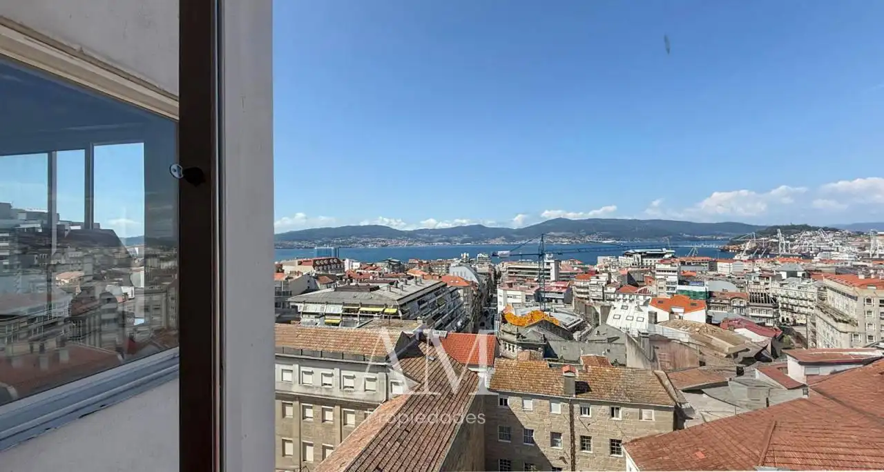 Dormitori de Dúplex en venda en Vigo  amb Calefacció, Terrassa i Traster