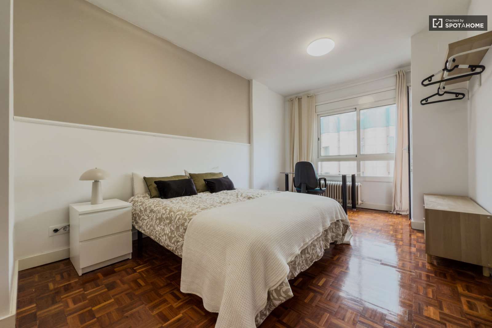 Habitación de Piso para compartir en  Barcelona Capital con Aire acondicionado, Calefacción y Terraza