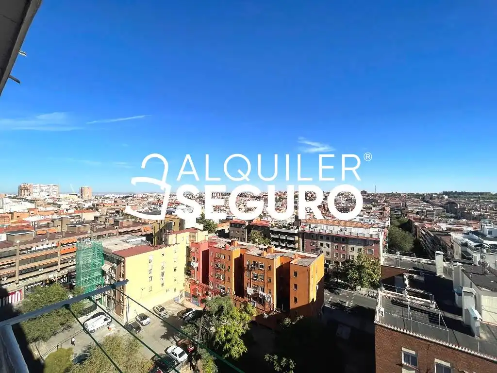 Vista exterior de Pis de lloguer en Madrid amb Terrassa i Moblat