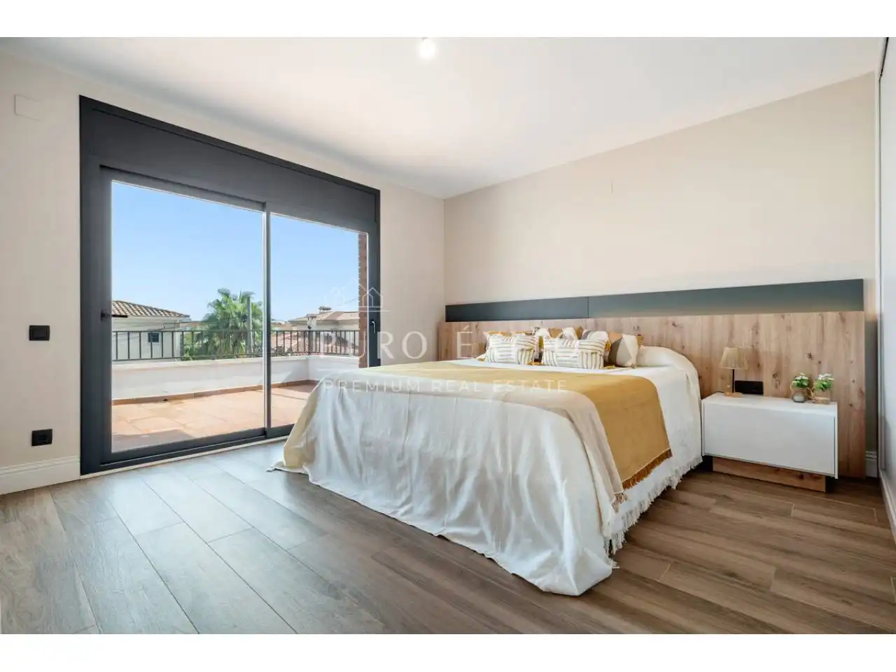 Bedroom of Houses for sale in Cambrils  with Air Conditioner, Private garden and Parquet flooring