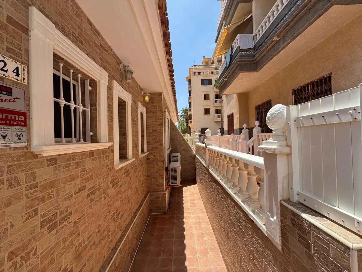 Vista exterior de Finca rústica en venda en Guardamar del Segura amb Aire condicionat, Jardí privat i Piscina