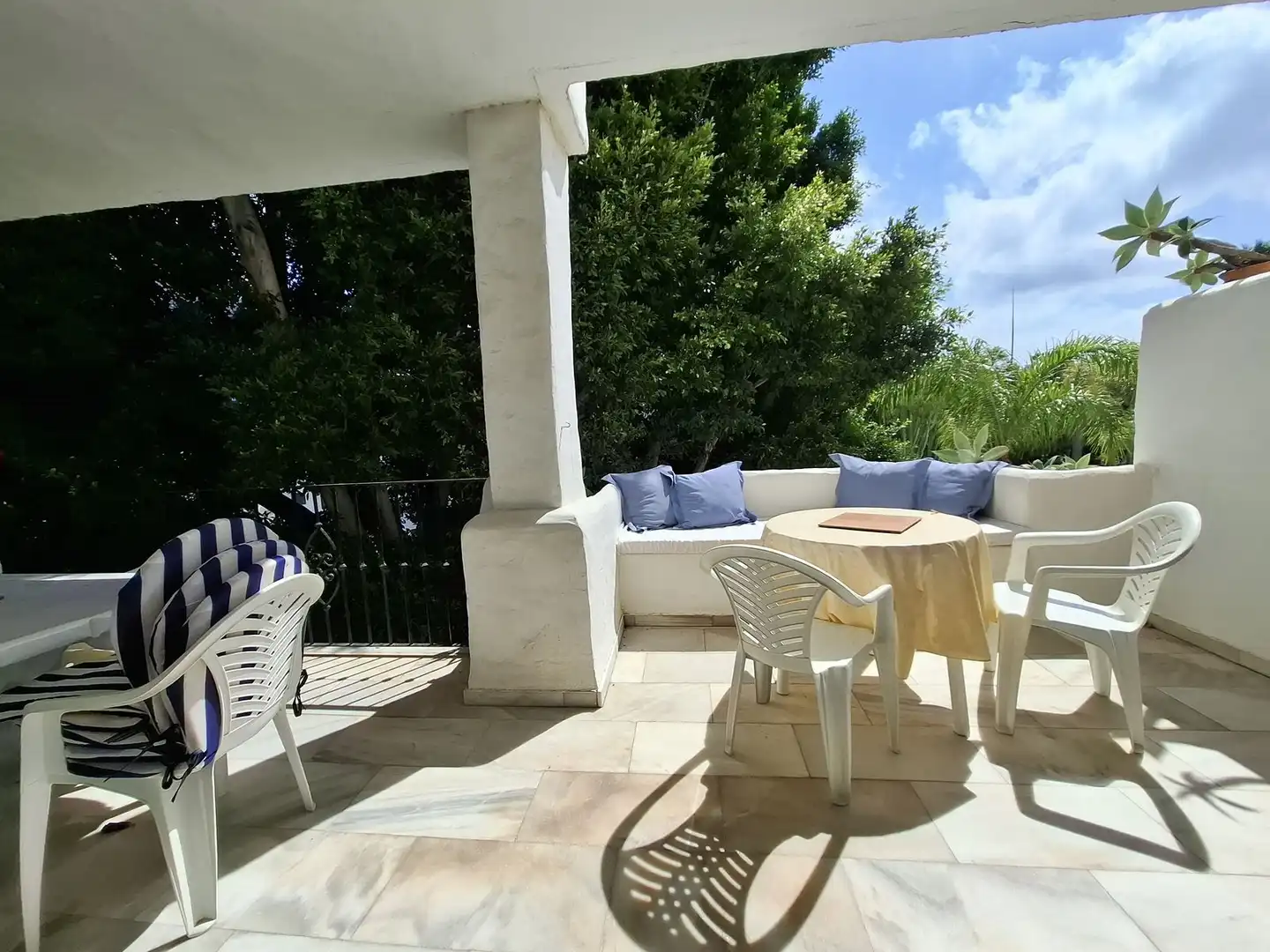 Terrassa de Pis en venda en Marbella amb Aire condicionat, Moblat i TV