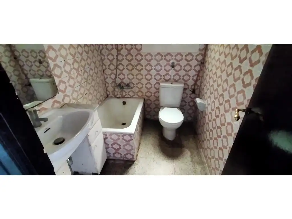 Bathroom of Flat for sale in Girona