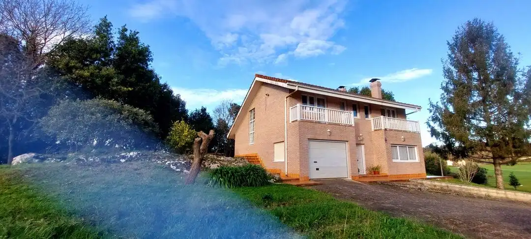 Außenansicht von Haus oder Chalet zum Verkauf in Camargo mit Heizung