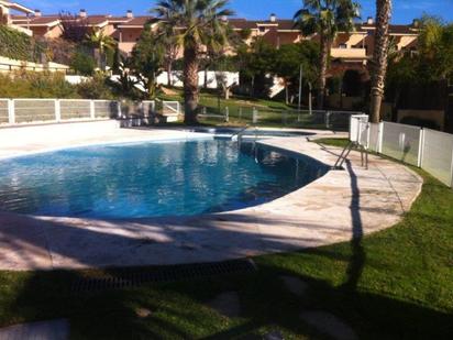 Piscina de Casa adosada en venda en Paterna amb Aire condicionat, Calefacció i Jardí privat