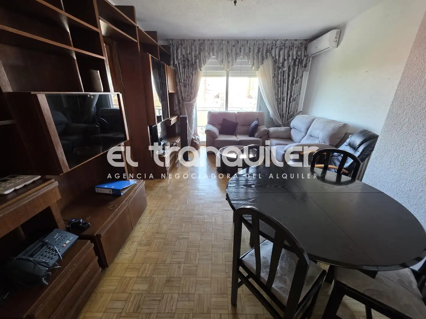 Living room of Flat for rent in Madrid  with Air Conditioner, Parquet flooring and Terrace