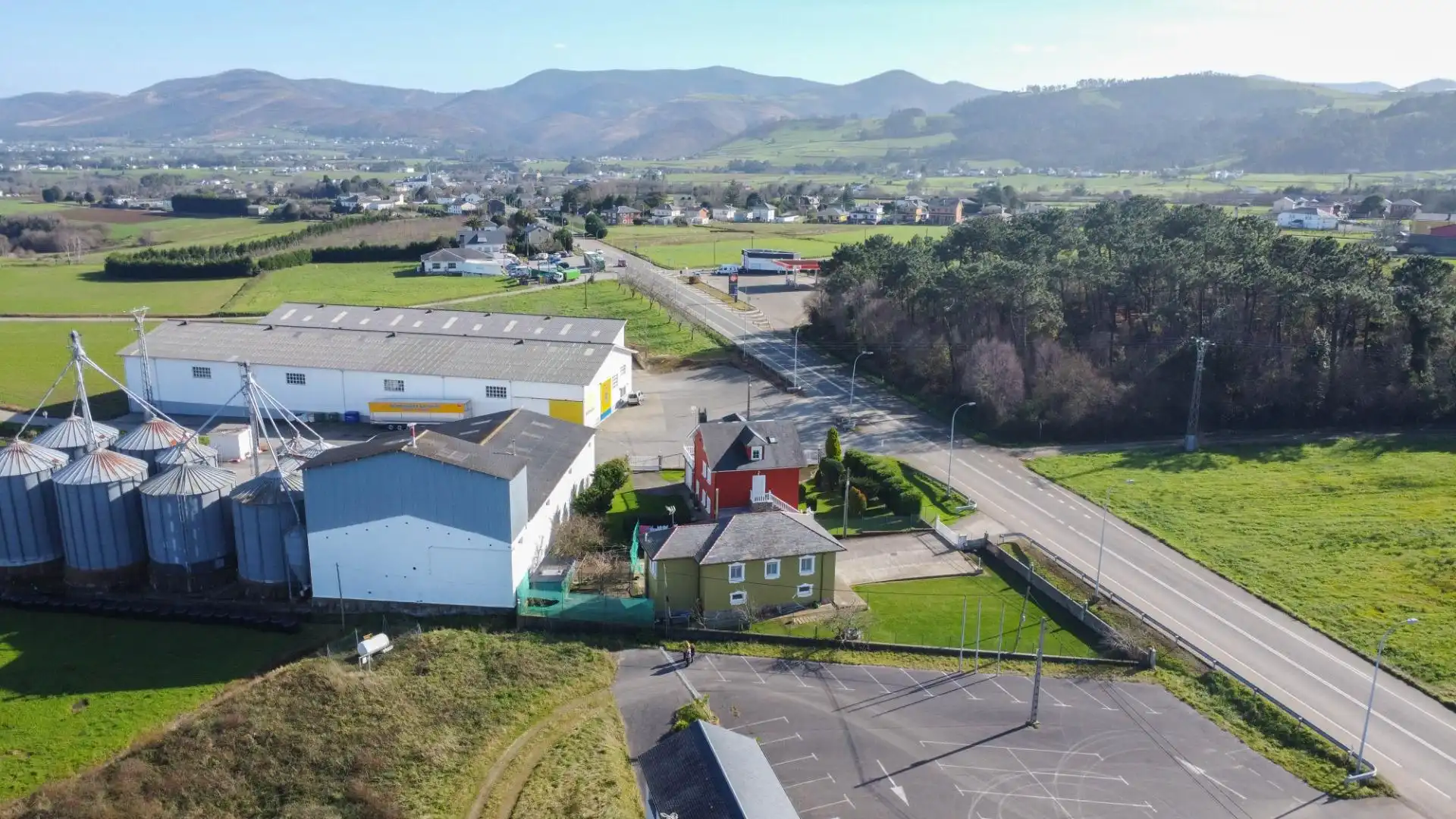 Vista exterior de Local en venda en Valdés - Luarca