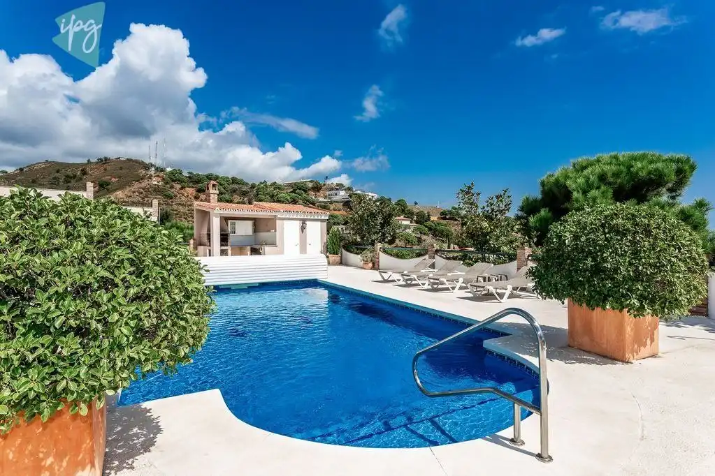 Piscina de Casa o xalet en venda en Estepona amb Aire condicionat, Calefacció i Jardí privat