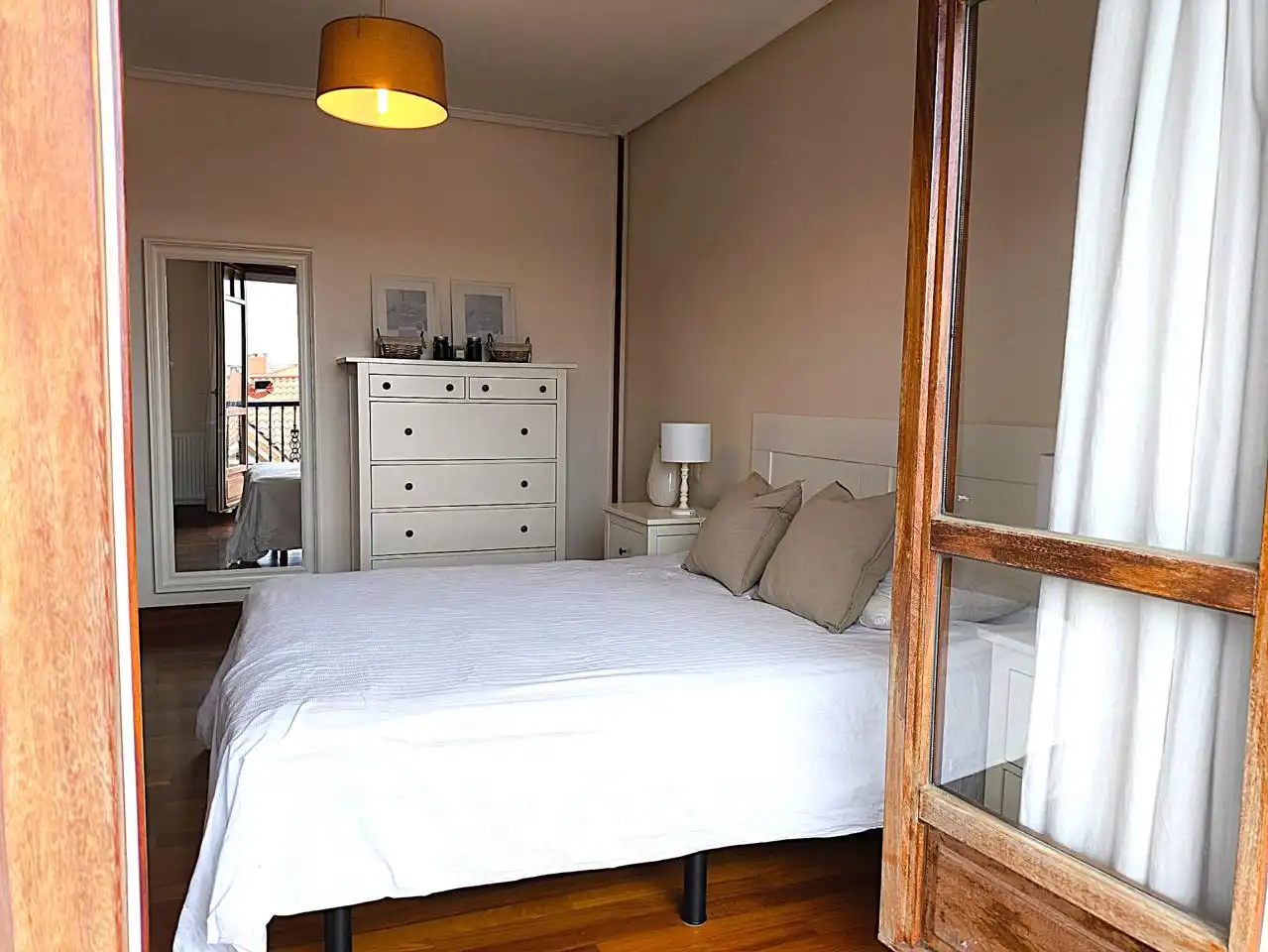 Habitación de Casa adosada en venta en Castro-Urdiales con Calefacción, Terraza y Balcón