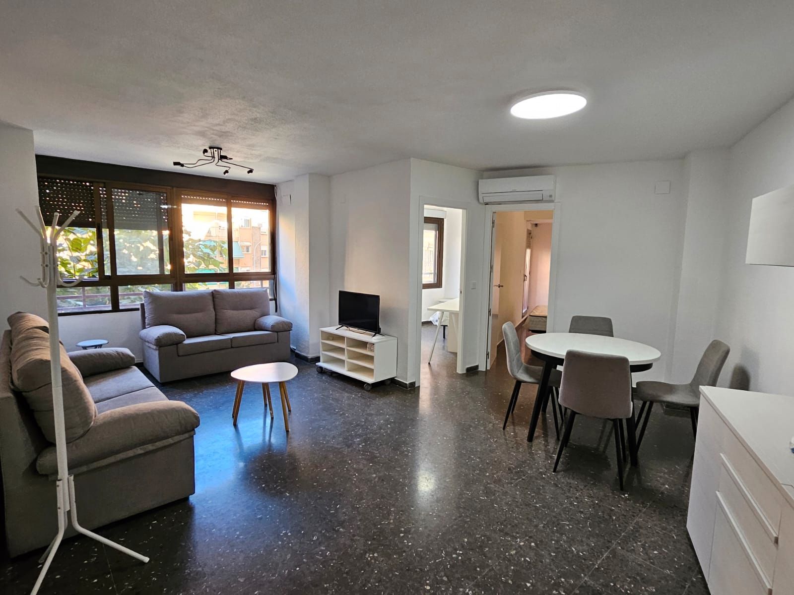 Sala d'estar de Pis de lloguer en  Valencia Capital amb Aire condicionat, Calefacció i Moblat