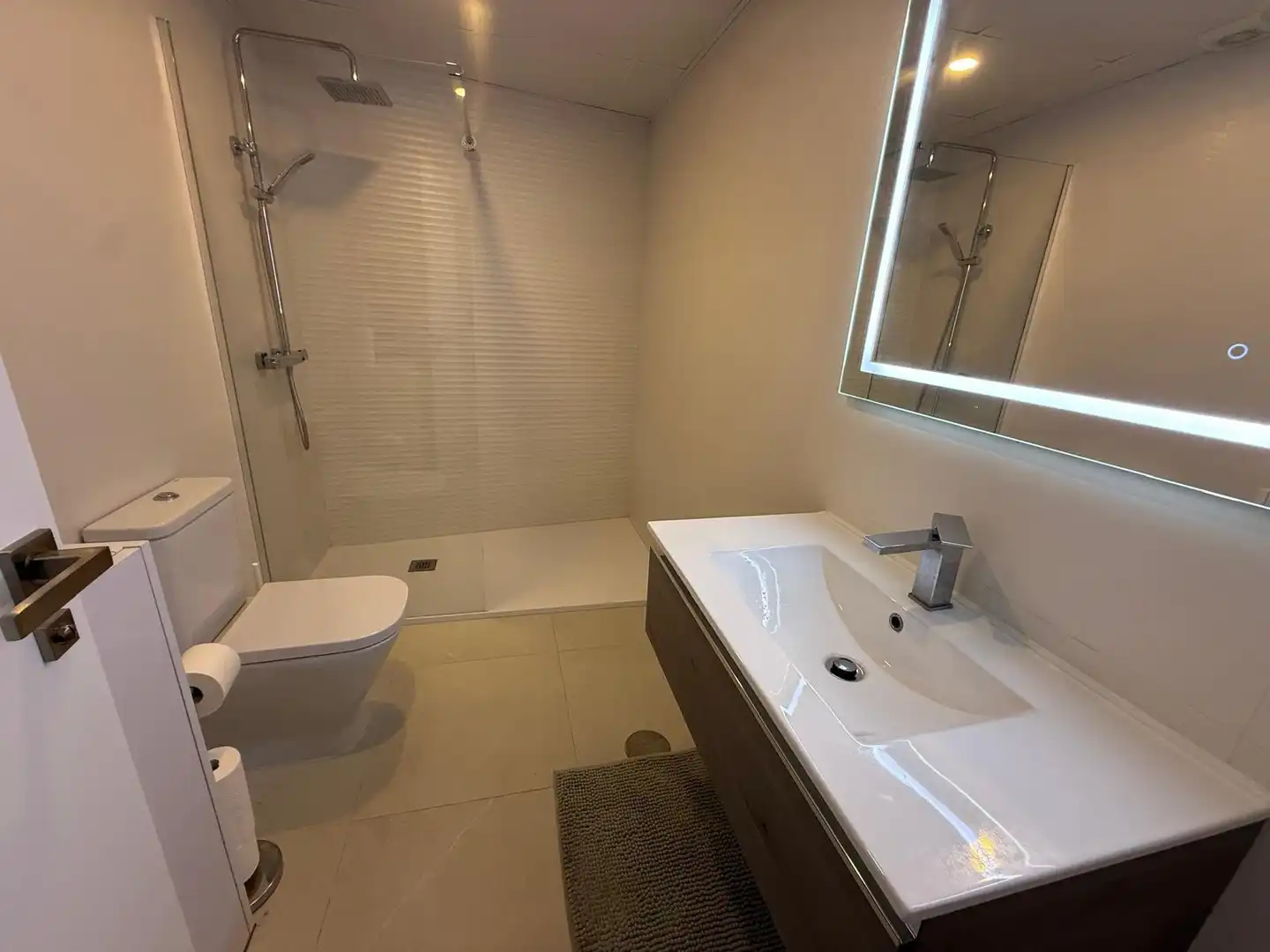 Baño de Apartamento en venta en Marbella con Aire acondicionado, Terraza y Piscina