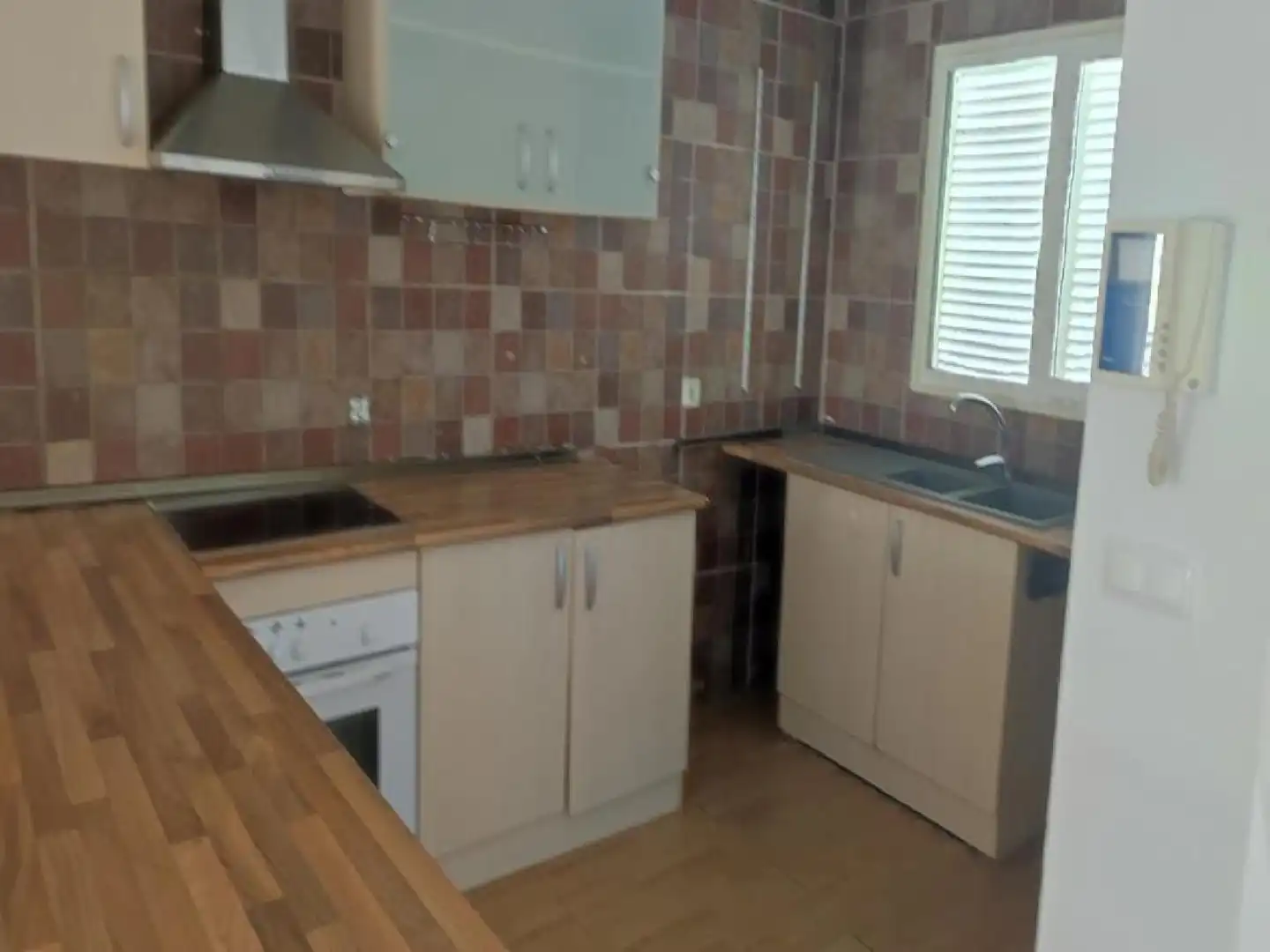 Cocina de Piso en venta en Almería con Trastero y Piscina comunitaria