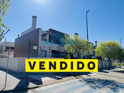 Exterior view of Single-family semi-detached for sale in Talavera de la Reina  with Air Conditioner, Heating and Private garden