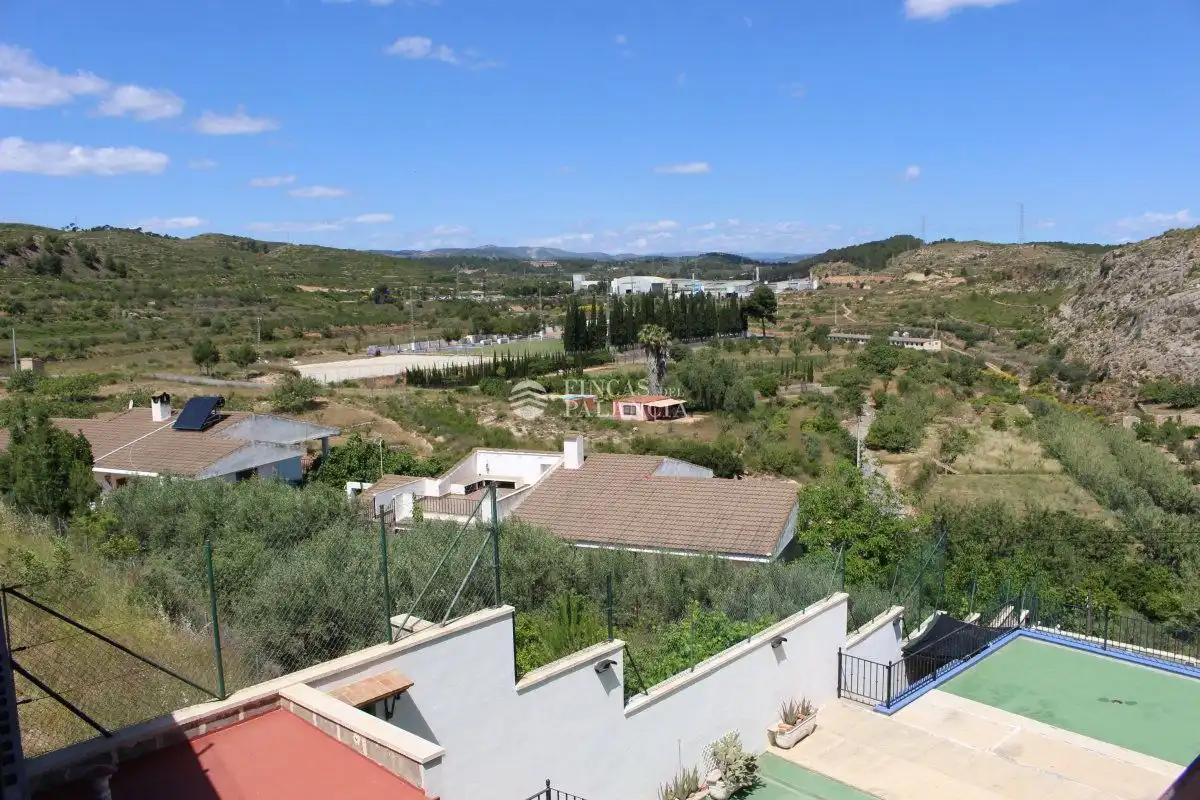 Vista exterior de Casa o chalet en venta en Soneja con Aire acondicionado, Trastero y Piscina