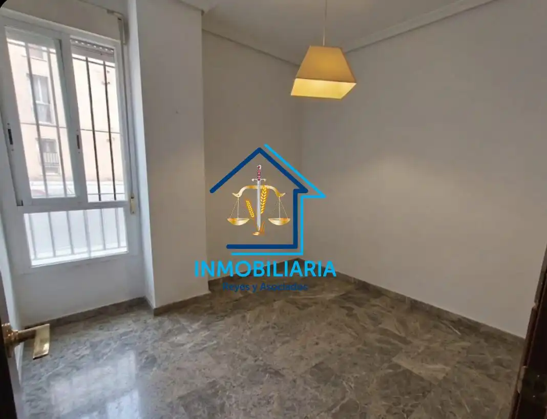 Wohnung zum Verkauf in Córdoba mit Klimaanlage, Heizung und Abstellraum