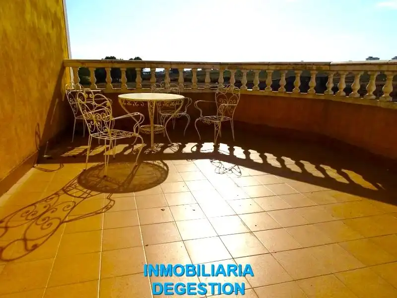 Terrassa de Casa o xalet en venda en Linares amb Aire condicionat, Calefacció i Jardí privat