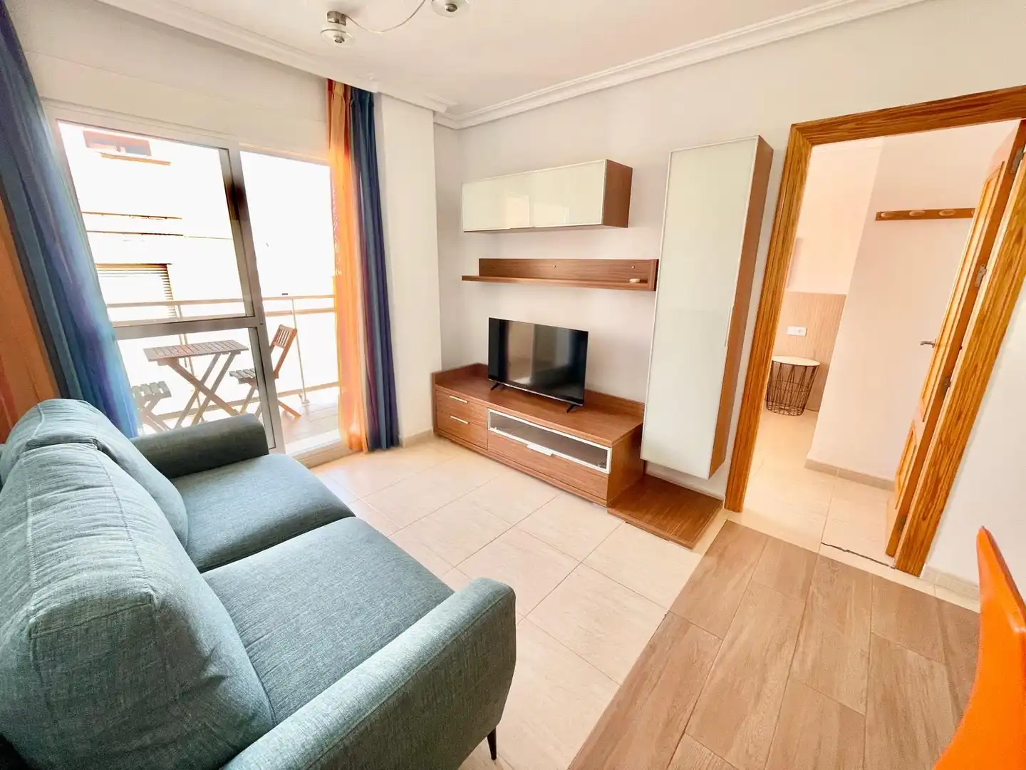 Sala d'estar de Apartament de lloguer en Los Alcázares amb Aire condicionat, Traster i Moblat