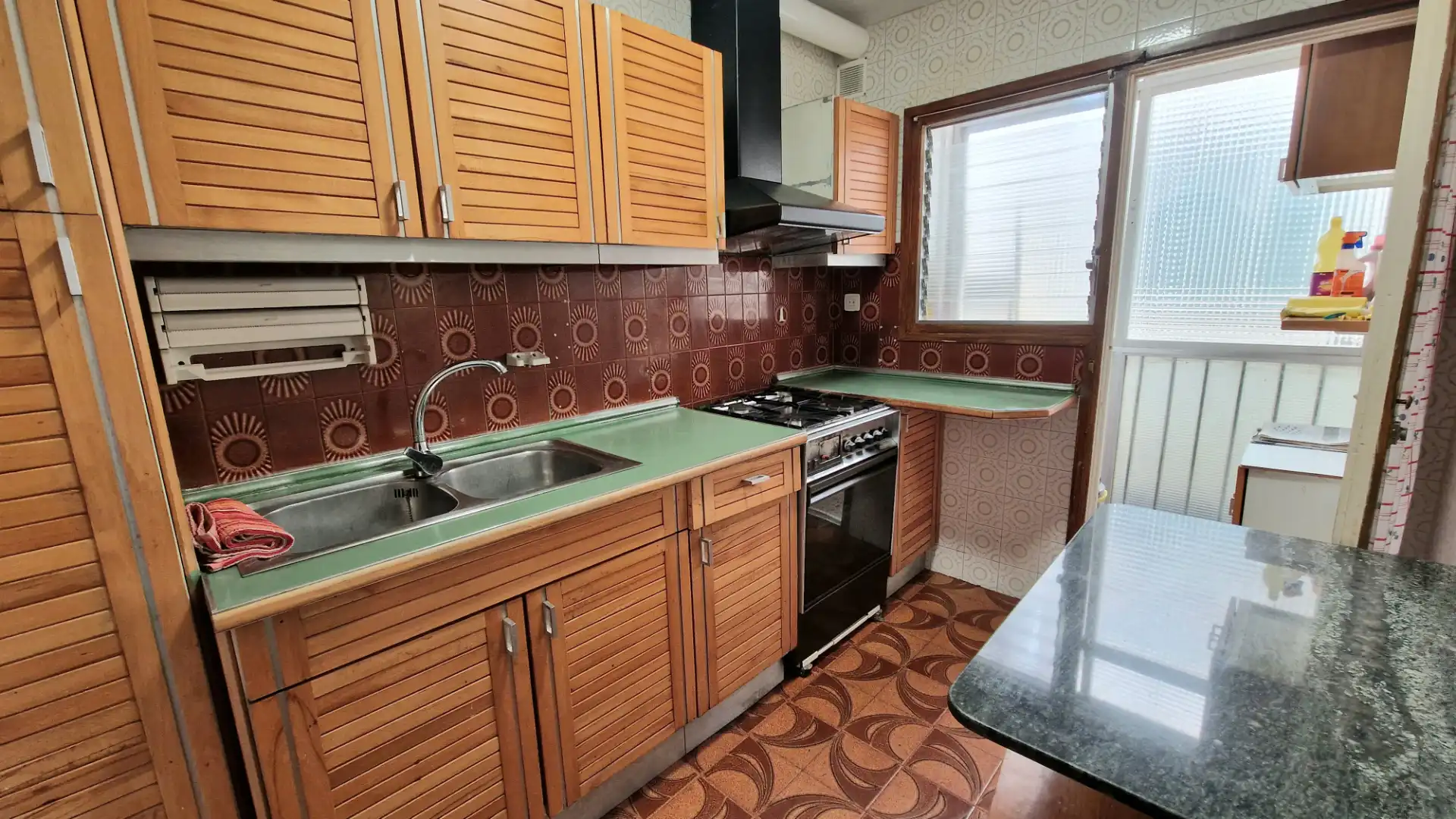 Küche von Dachboden zum Verkauf in Santa Coloma de Gramenet mit Klimaanlage, Heizung und Terrasse