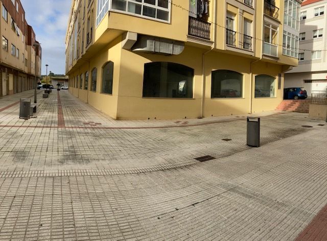 Vista exterior de Local en venta en A Laracha  