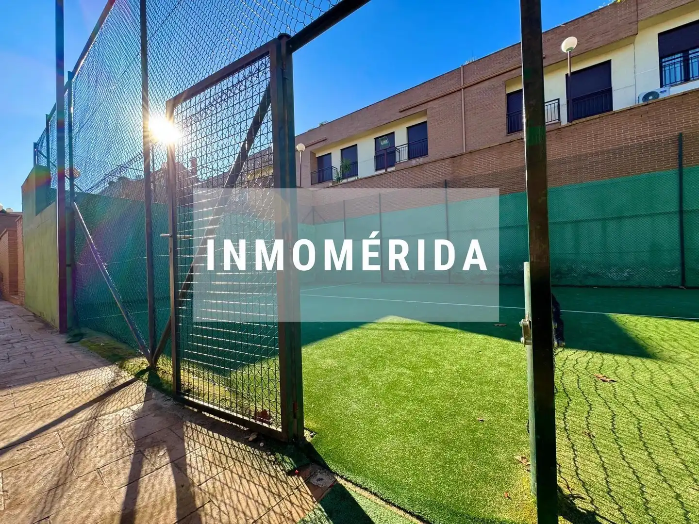 Vista exterior de Casa adosada en venta en Mérida con Aire acondicionado, Calefacción y Jardín privado