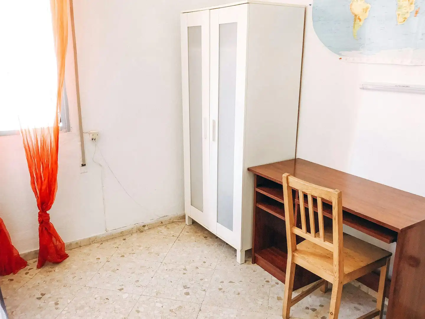 Schlafzimmer von Wohnung zur untervermieten in Sevilla mit Möbliert, Waschmaschine und Fernseher