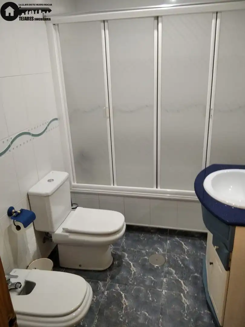 Bany de Pis en venda en Almansa amb Calefacció i Balcó