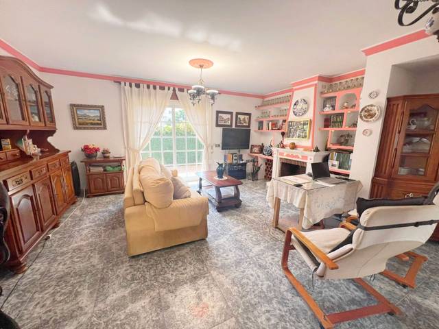 Casa-chalet en Venta en Calle los Nidos en La Carihuela - Los Nidos