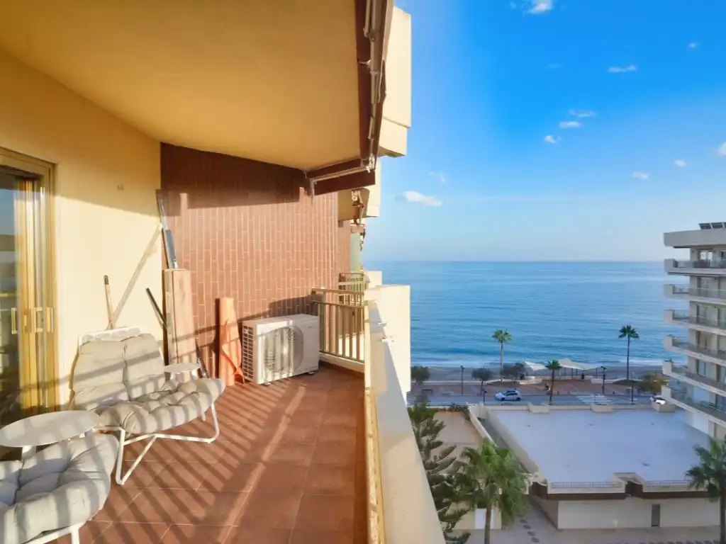 Habitación de Ático en venta en Fuengirola con Aire acondicionado, Terraza y Amueblado