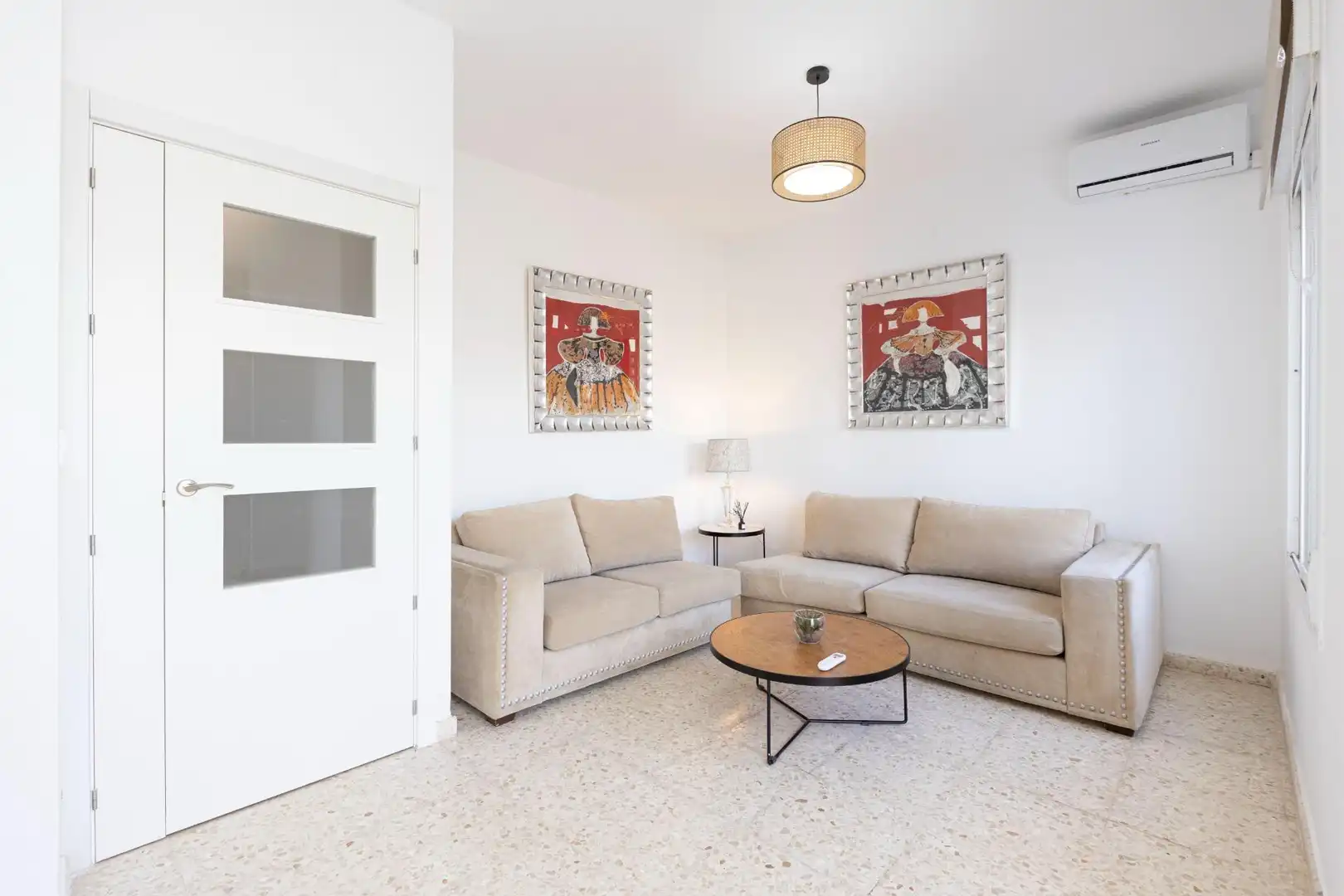 Sala d'estar de Casa adosada en venda en La Palma del Condado amb Terrassa