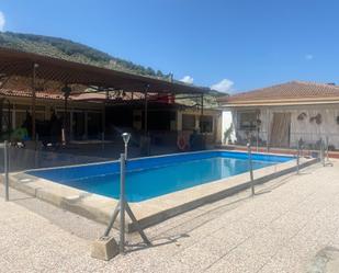 Schwimmbecken von Country house zum verkauf in Benalúa de las Villas mit Klimaanlage, Heizung und Privatgarten