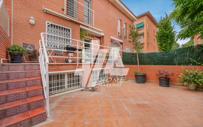 Vista exterior de Casa o xalet en venda en Granollers amb Aire condicionat, Terrassa i Balcó