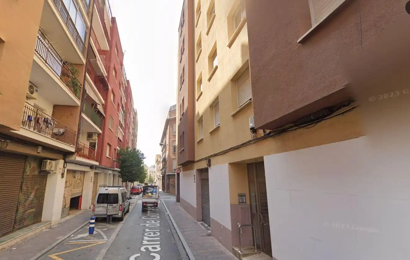 Flat with terrace for sale in GORNALS 20