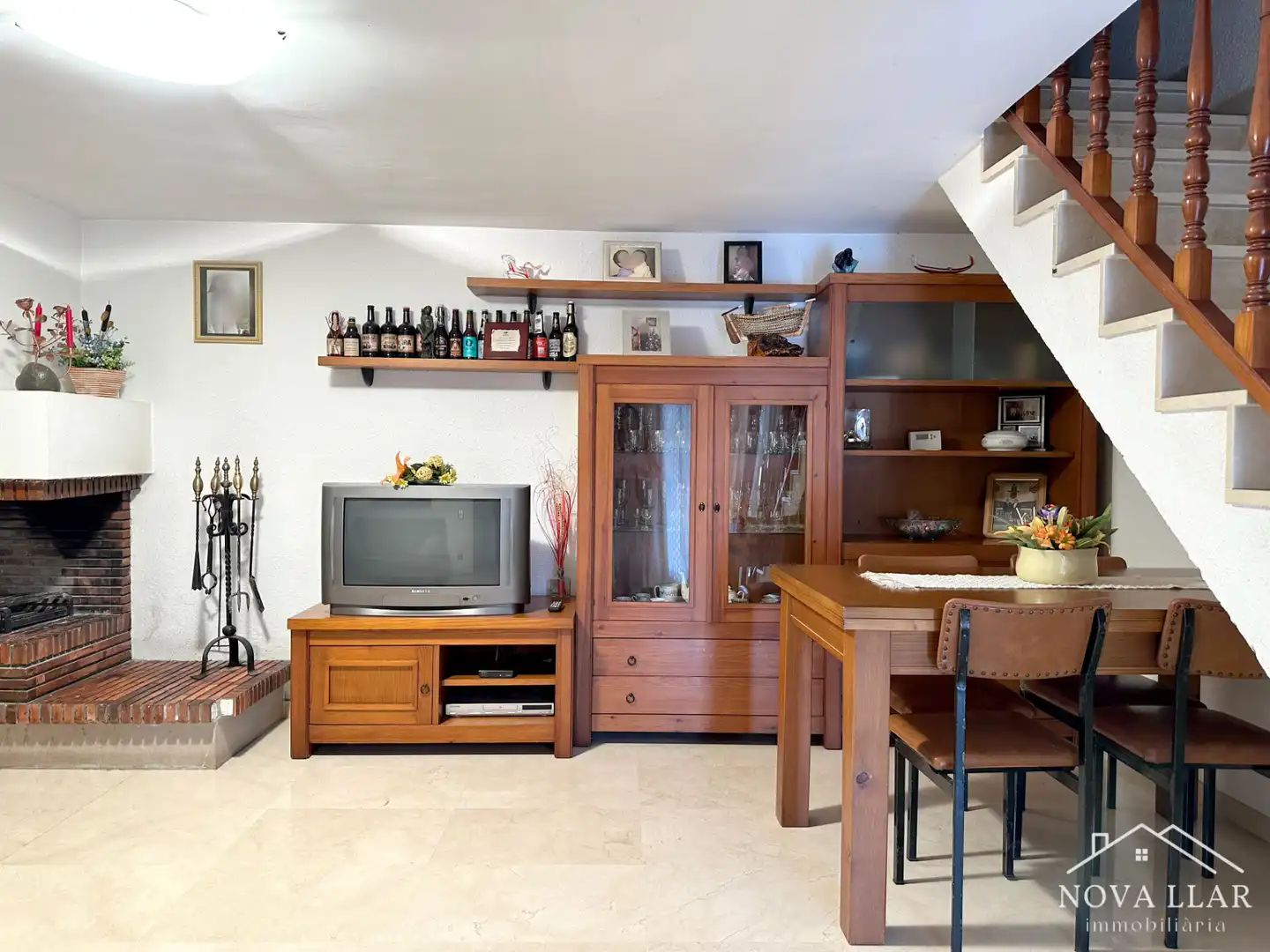 Sala d'estar de Casa adosada en venda en Gombrèn amb Calefacció, Parquet i Forn