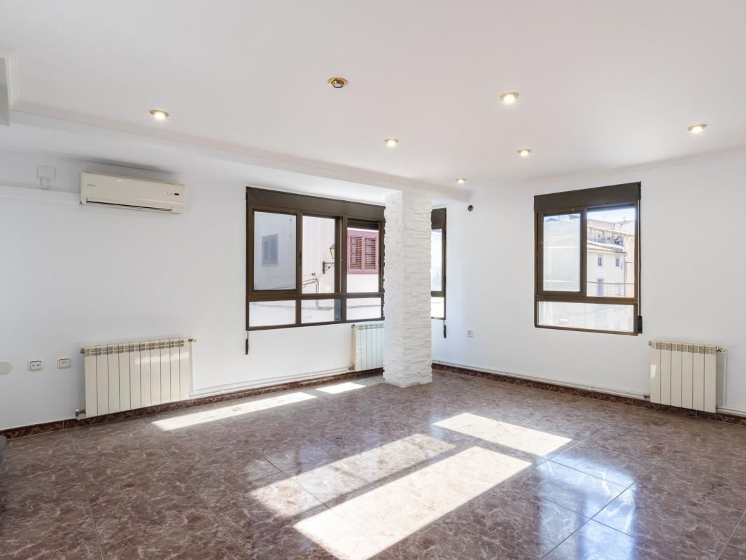 Dormitori de Casa adosada en venda en Utiel amb Aire condicionat i Traster