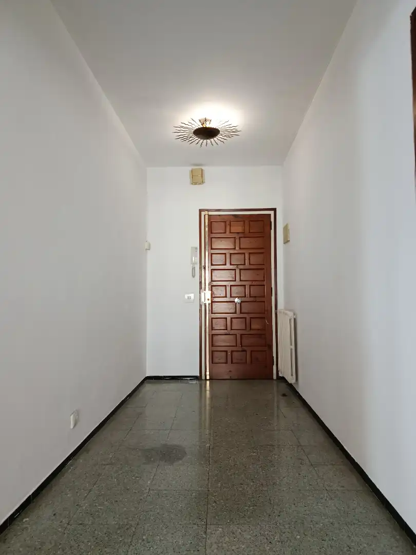 Wohnung zum Verkauf in Girona mit Heizung, Terrasse und Balkon