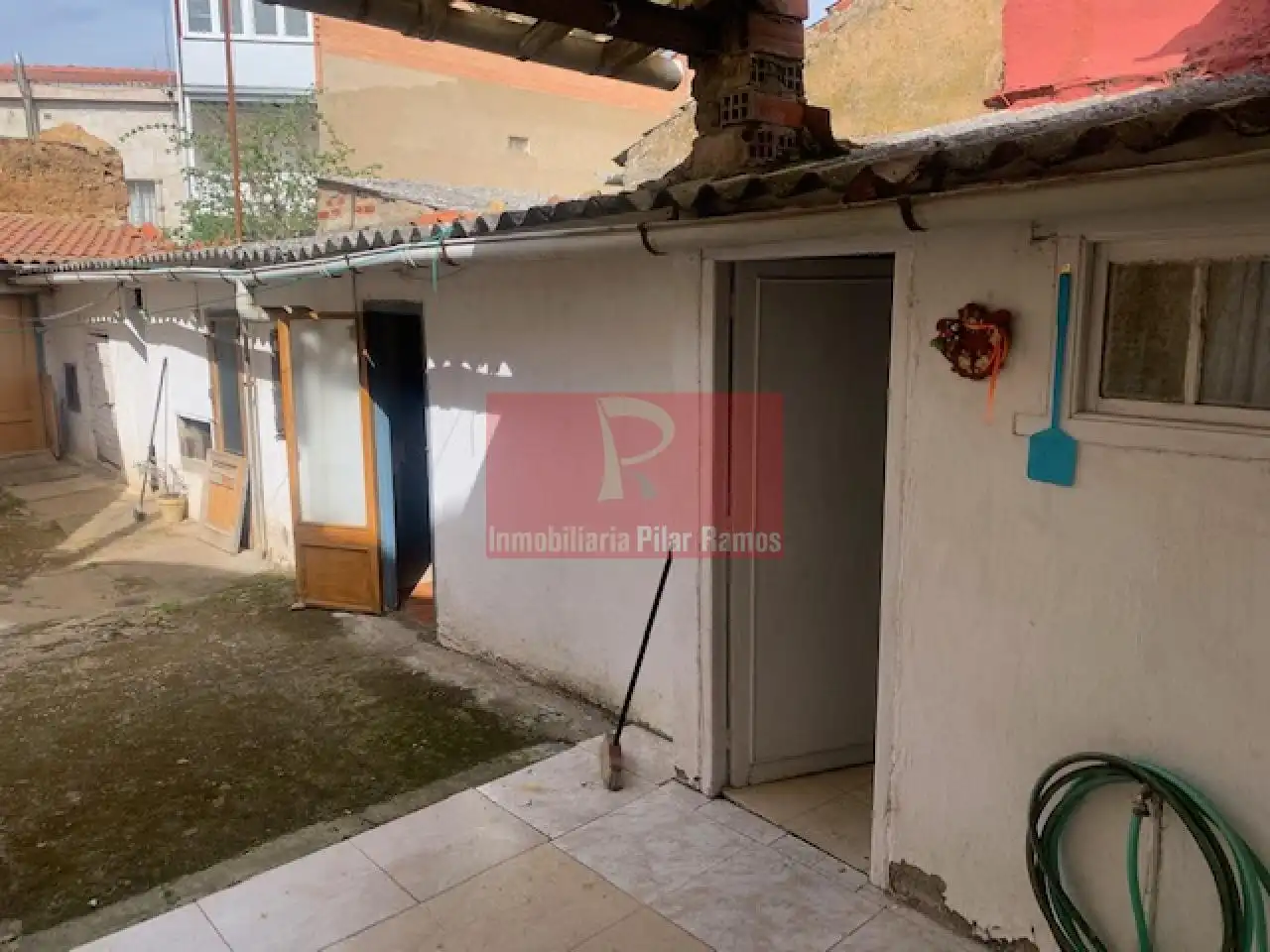 Exterior view of Houses for sale in San Andrés del Rabanedo  with Heating, Private garden and Parquet flooring