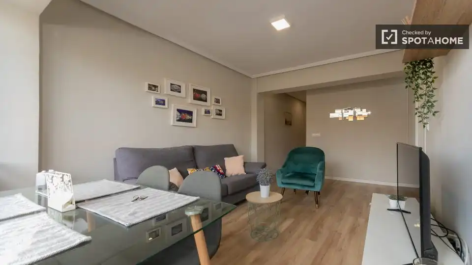 Sala d'estar de Pis de lloguer en Valencia amb Aire condicionat, Calefacció i Moblat