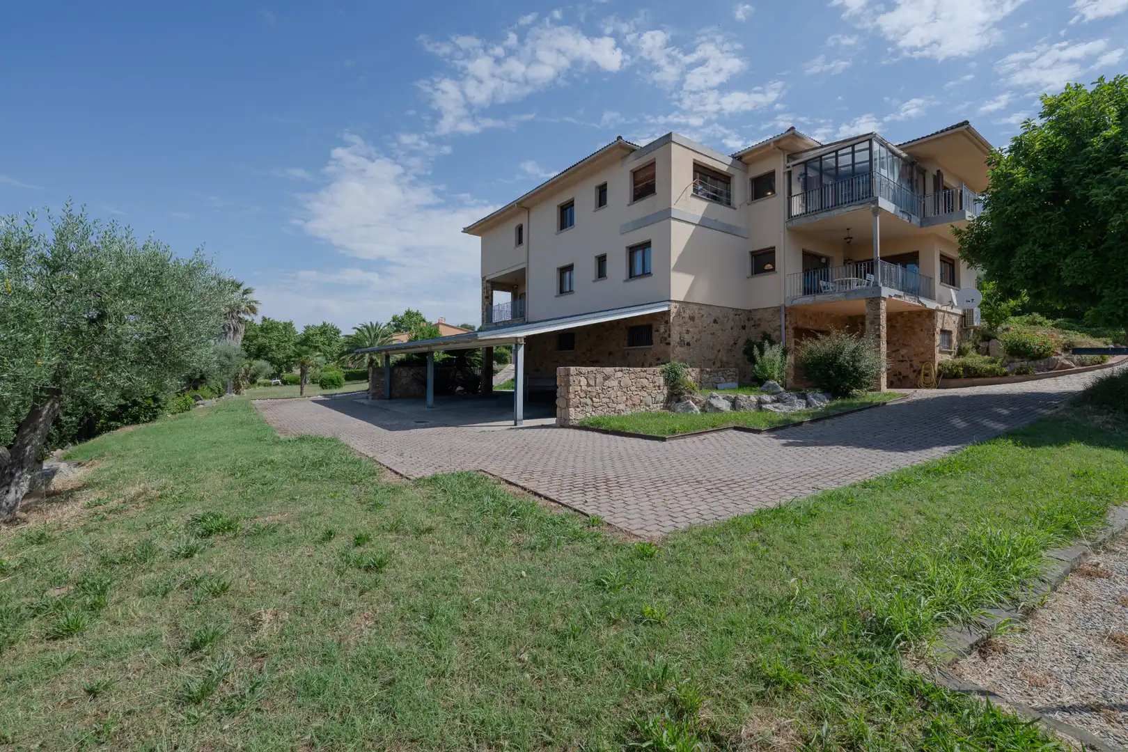 Vista exterior de Casa o chalet en venta en La Bisbal d'Empordà con Calefacción, Jardín privado y Terraza