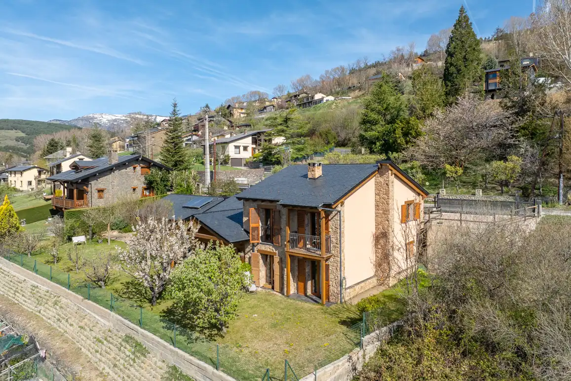 Vista exterior de Casa o chalet en venta en Estavar con Calefacción, Jardín privado y Parquet