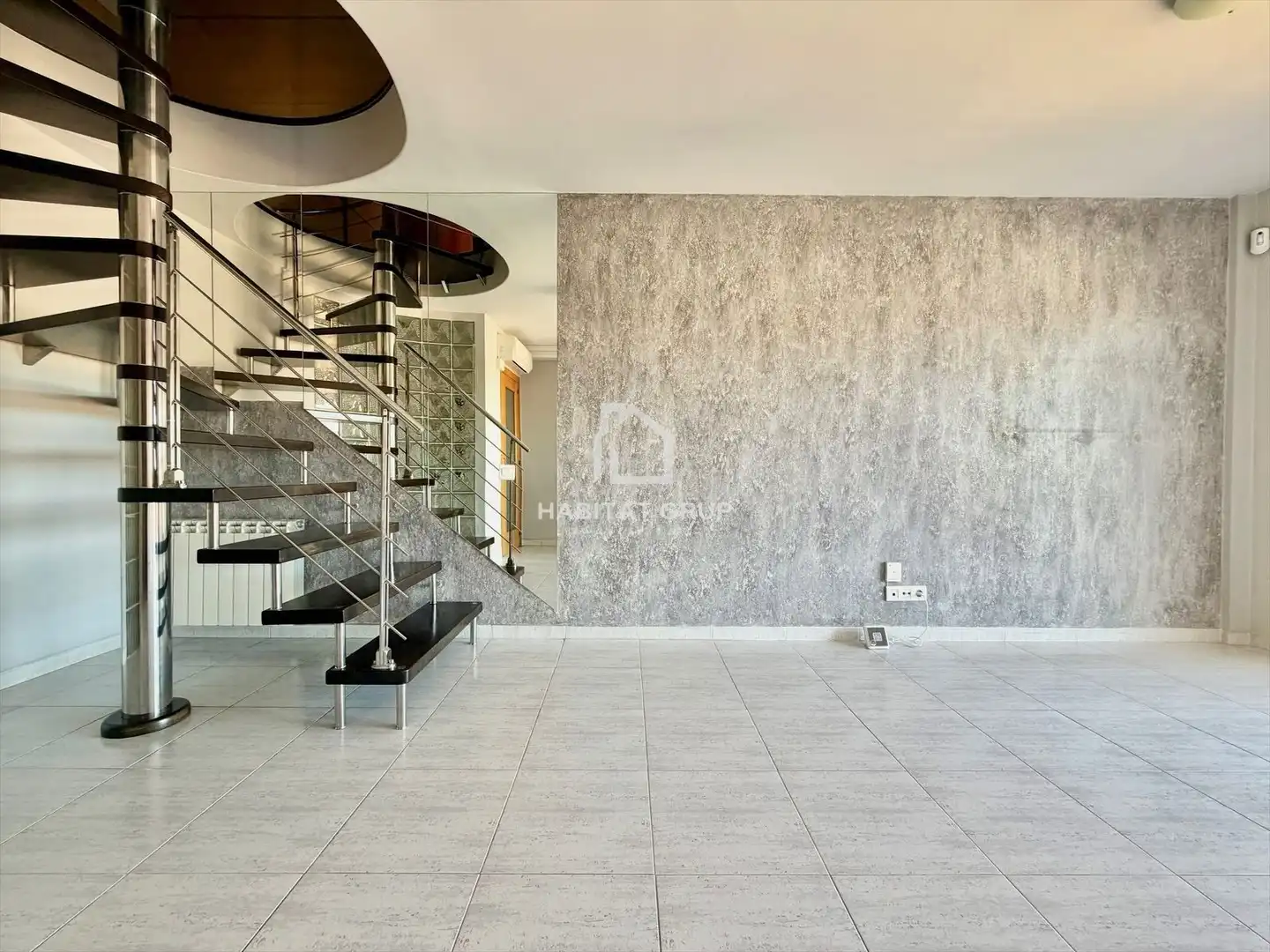 Dúplex en venta en Girona con Aire acondicionado, Calefacción y Terraza