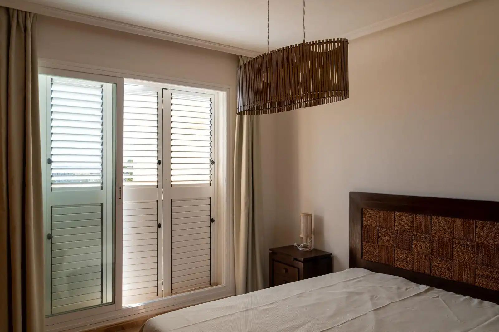 Schlafzimmer von Einfamilien-Reihenhaus zum Verkauf in Altea mit Klimaanlage, Heizung und Privatgarten